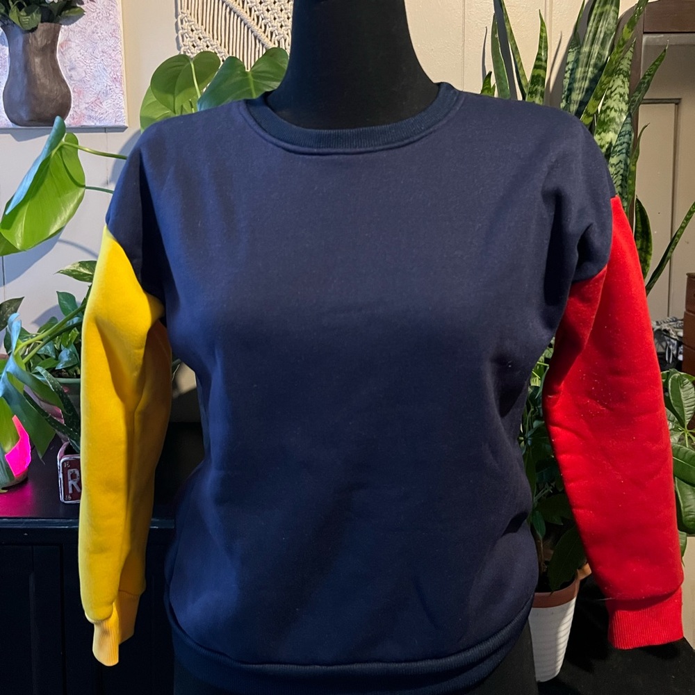 Crewneck hoodie. Size medium. No brand